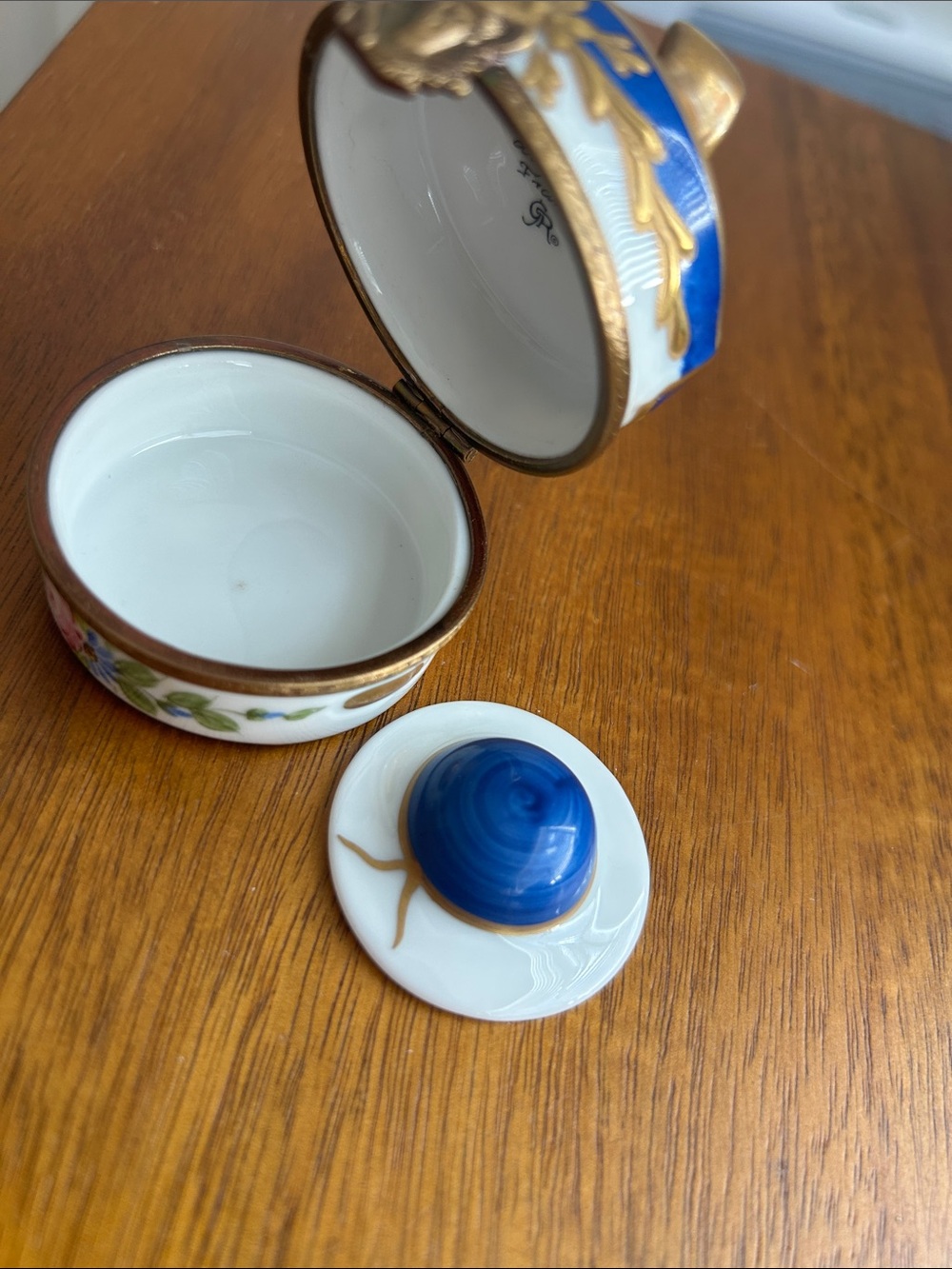 Limoges France Hand Painted Porcelain Trinket Box - Picture 5 of 7